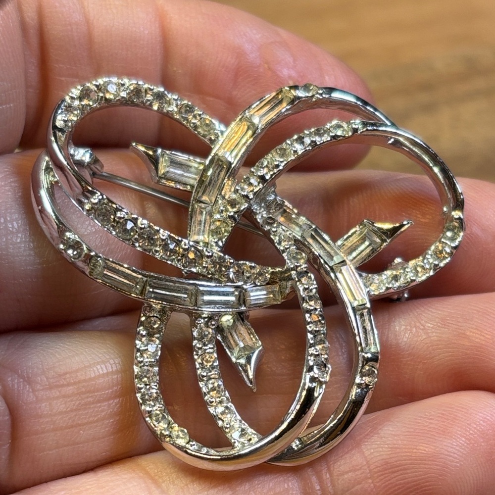 Silver tone brooch with clear stones - Picture 3 of 4